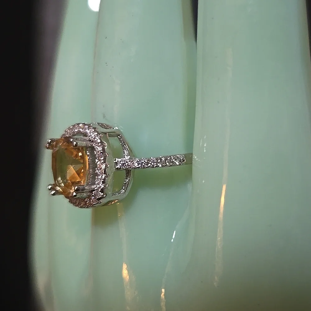 Elegant Champagne Ring - Picture 3 of 5